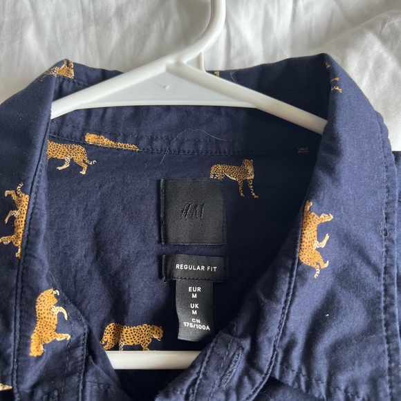 H&M Jaguar Print Short Sleeve Shirt - Picture 2 of 6